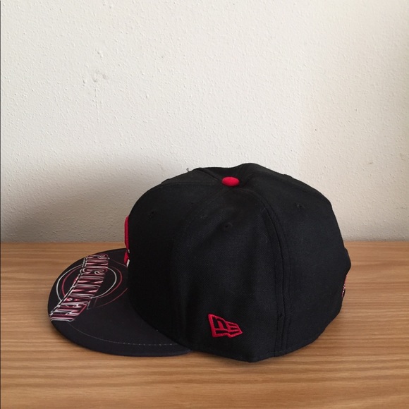 New Era Cincinnati Reds Vise On Fitted Cap NWT - Picture 3 of 4